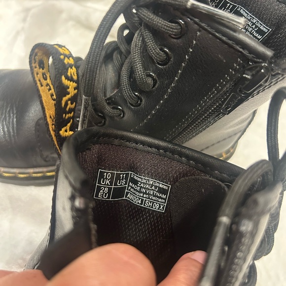 Dr. Martens Black Kids Boots - Picture 4 of 6